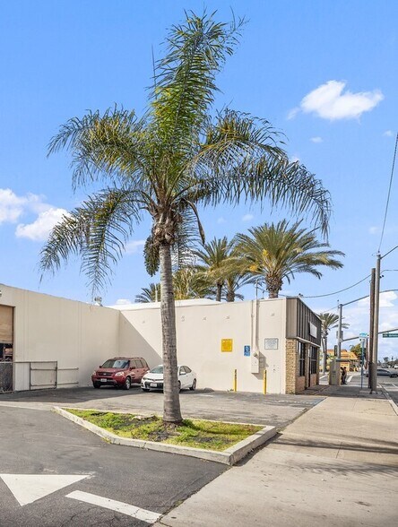 1238 W 1st St, Santa Ana, CA à louer - Photo de l’immeuble – Image 2 sur 8