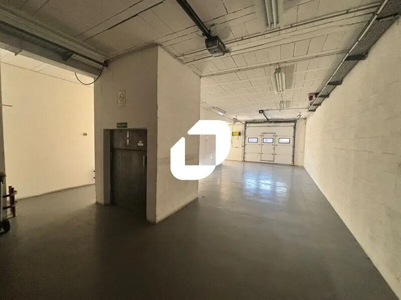 Local d'activités dans Viry-Châtillon à vendre Photo de l’immeuble– Image 1 sur 14