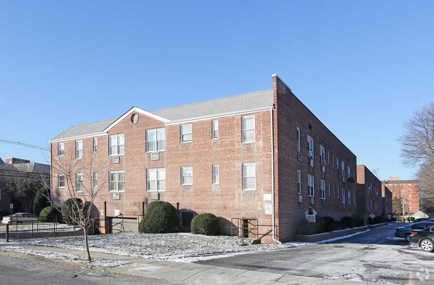 91-99 Grand Ave, Rockville Centre, NY à vendre - Photo de l’immeuble – Image 3 sur 9