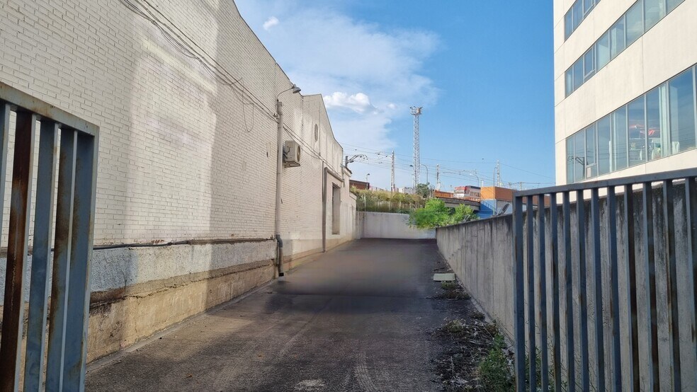 Terrain dans Móstoles, Madrid à vendre - Photo de l’immeuble – Image 3 sur 9