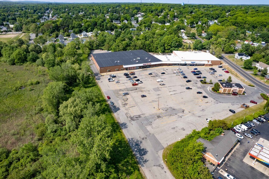 220 E Ashland St, Brockton, MA à louer - Photo de l’immeuble – Image 3 sur 6