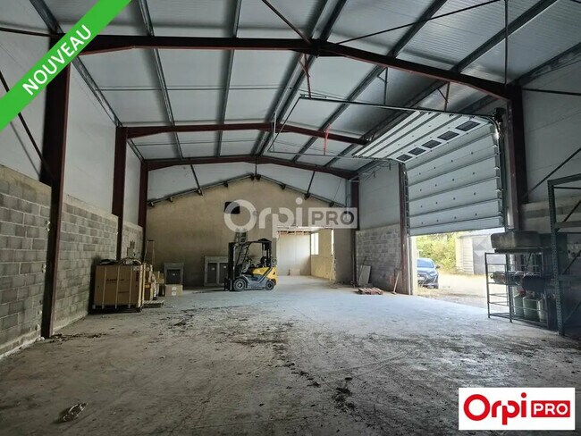 Plus de détails pour Local d'activités à louer