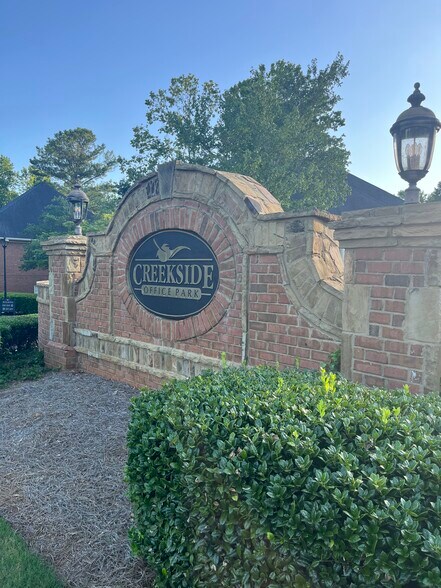 295 W Crossville Rd, Roswell, GA à louer - Photo de l’immeuble – Image 2 sur 8