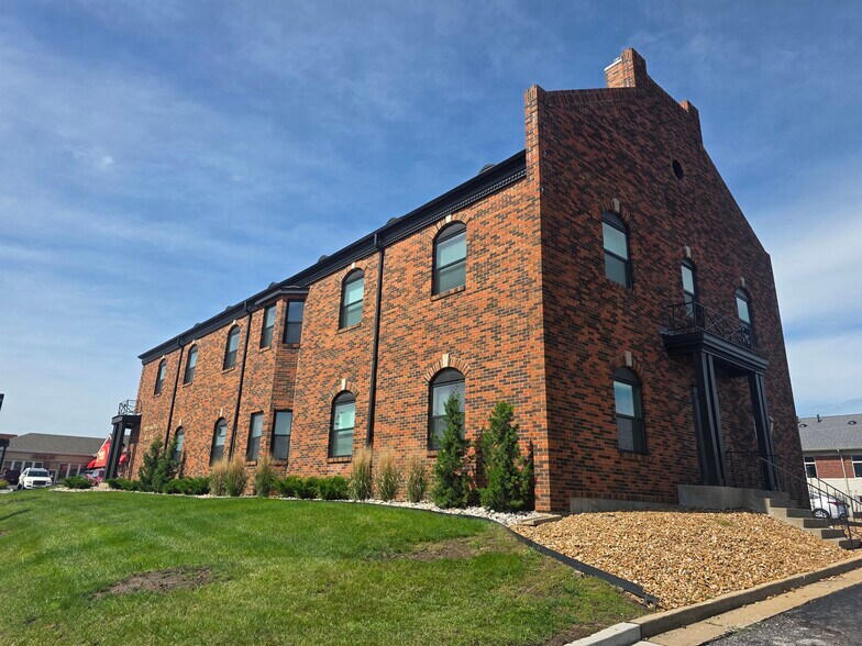225 S Main St, O'Fallon, MO à louer - Photo de l’immeuble – Image 3 sur 9
