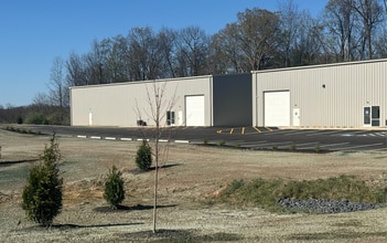 464 James Burr Blvd blvd, Kearneysville, WV à louer Photo de l’immeuble– Image 1 sur 6