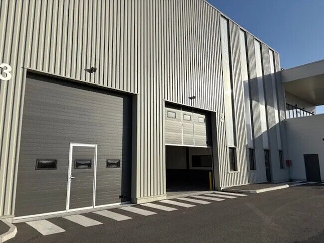 Plus de détails pour Local d'activités à louer