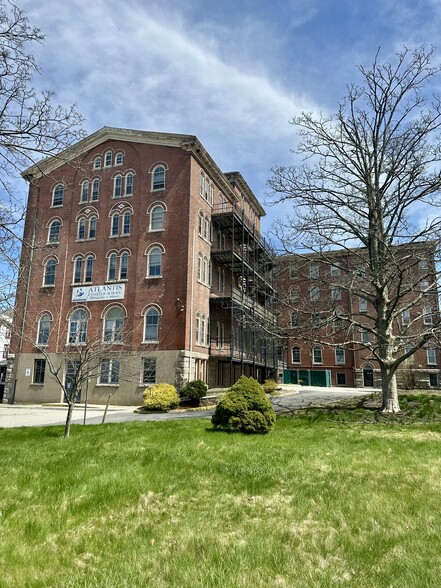 29-37 Park St, Fall River, MA à vendre - Photo de l’immeuble – Image 1 sur 11