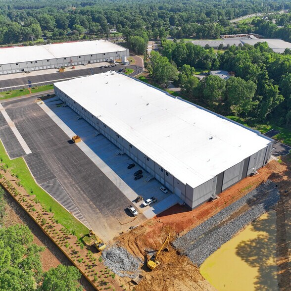 6830 Orr Rd, Charlotte, NC à louer - Photo de l’immeuble – Image 3 sur 7
