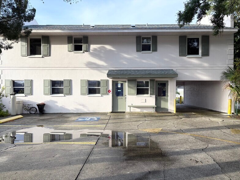 960 Main St, Safety Harbor, FL à louer - Photo de l’immeuble – Image 1 sur 2