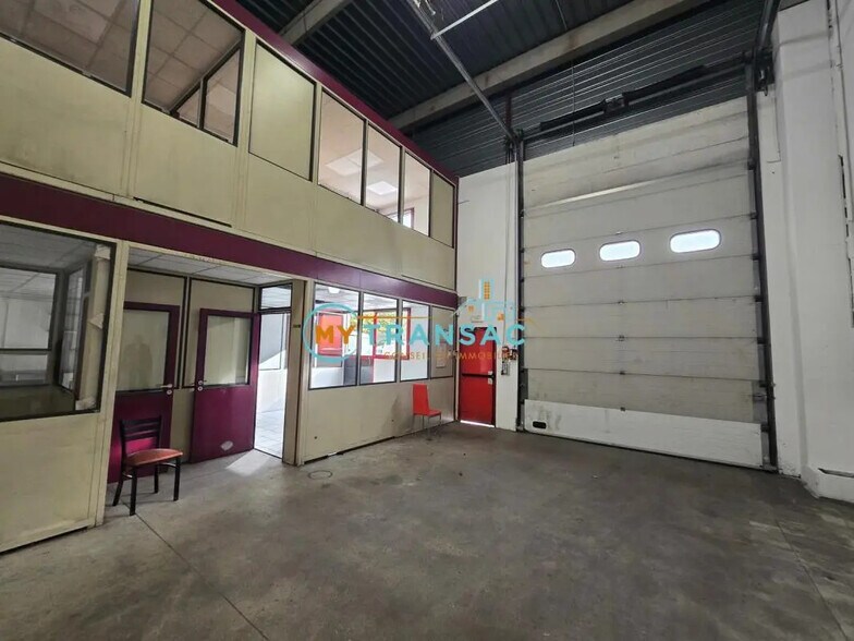 Local d’activités dans Bondy à louer - Photo de l’immeuble – Image 3 sur 5