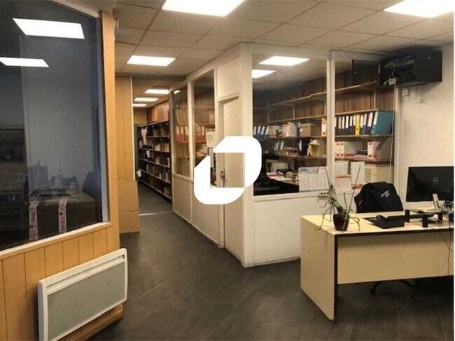 Plus de détails pour Local d’activités à vendre
