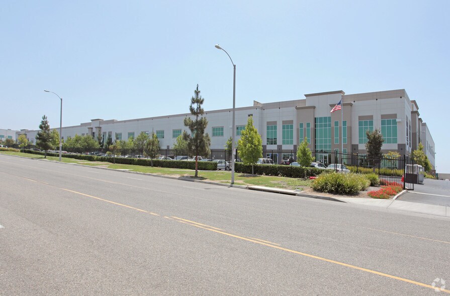 1450 Glenn Curtiss St, Carson, CA à louer - Photo principale – Image 1 sur 2