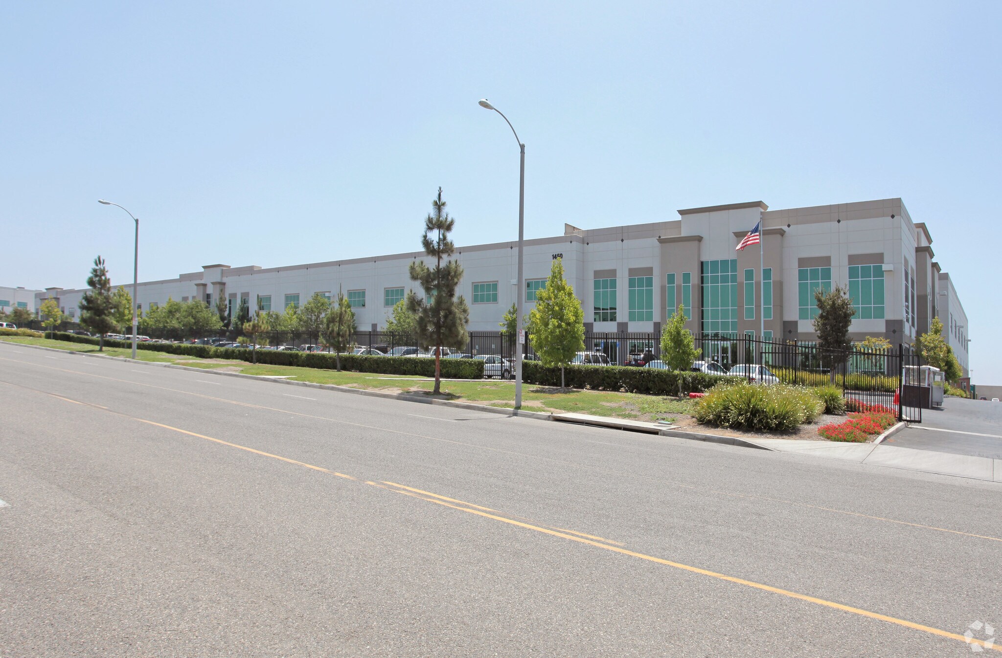 1450 Glenn Curtiss St, Carson, CA à louer Photo principale– Image 1 sur 3