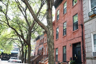 Plus de détails pour 2144 45th Rd, Long Island City, NY - Logement à vendre