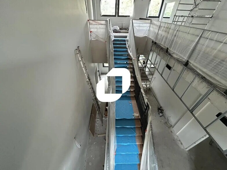 Bureau dans Neuilly-sur-Marne à louer - Photo de l’immeuble – Image 2 sur 8