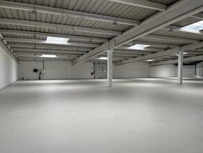 Local d'activités dans Maurepas à vendre Photo intérieure– Image 2 sur 8