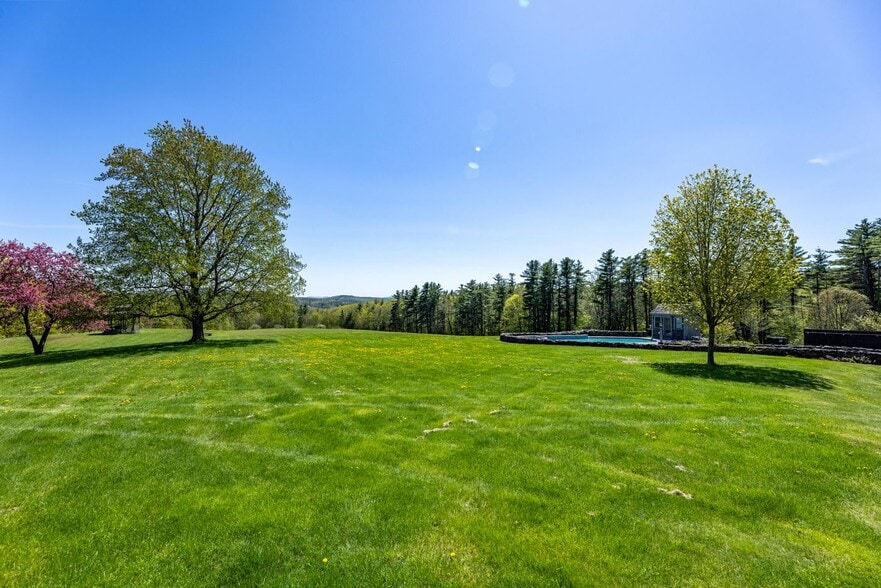 248 Huntington Rd, Henniker, NH à vendre - Photo de l’immeuble – Image 2 sur 44