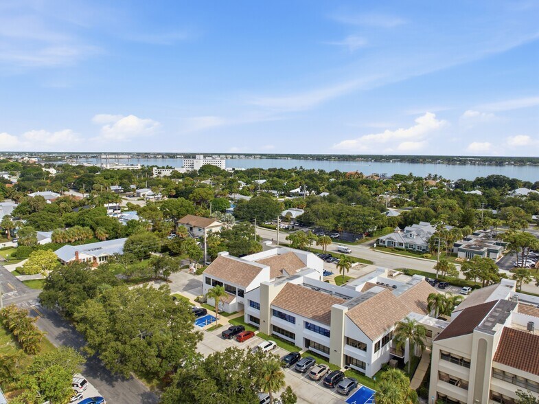 900 SE Ocean Blvd, Stuart, FL à vendre - Photo de l’immeuble – Image 2 sur 26