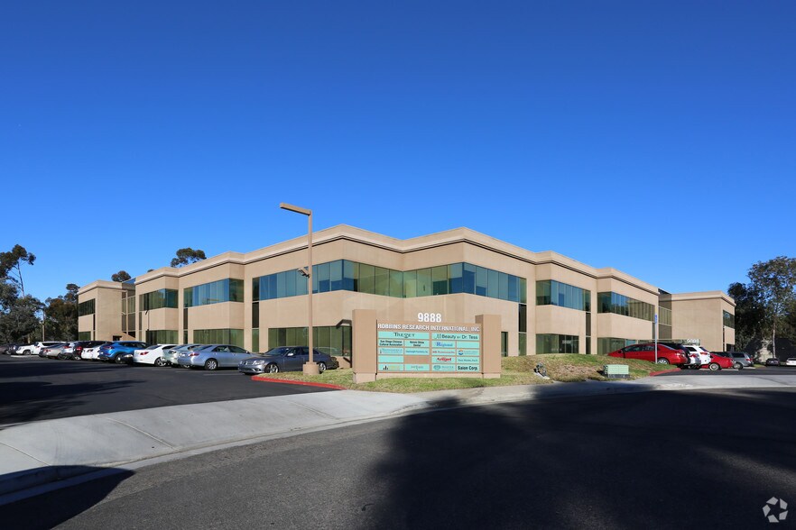 9888 Carroll Centre Rd, San Diego, CA à vendre - Photo de l’immeuble – Image 2 sur 23