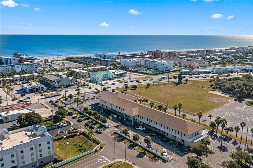 5505 N Atlantic Ave, Cocoa Beach, FL à vendre - Photo principale – Image 1 sur 14