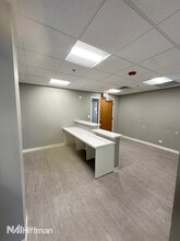 801 N Cass Ave, Westmont, IL à louer Photo intérieure– Image 2 sur 13