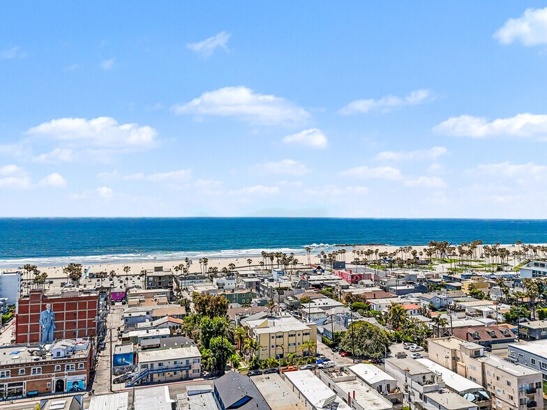 2010 Canal St, Venice, CA à vendre - Photo de l’immeuble – Image 3 sur 4