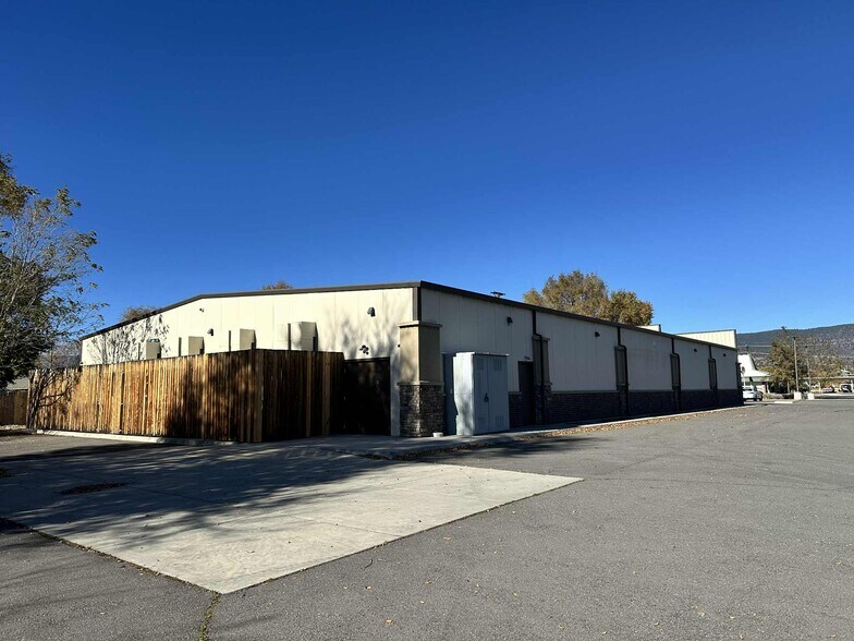 2450 Main St, Susanville, CA à louer - Photo de l’immeuble – Image 3 sur 9