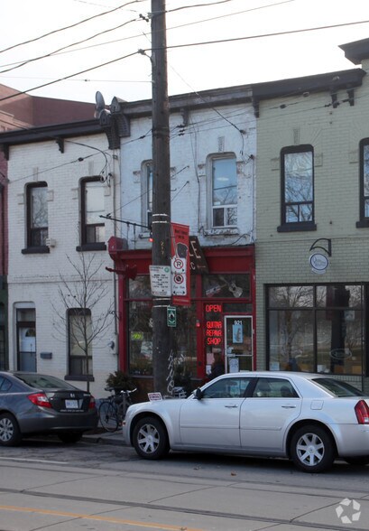 921 Queen St W, Toronto, ON à vendre - Photo principale – Image 1 sur 2