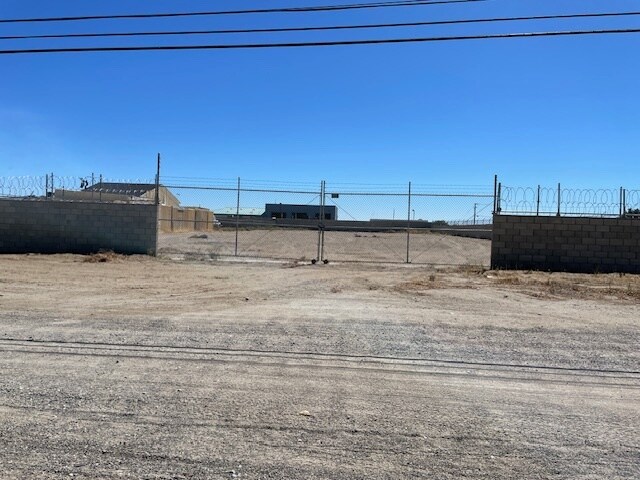 42556 8th St E, Lancaster, CA à louer - Photo de l’immeuble – Image 3 sur 4