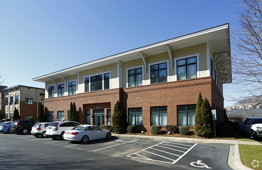10224 Hickorywood Hill Ave, Huntersville, NC à vendre - Photo de l’immeuble – Image 2 sur 15