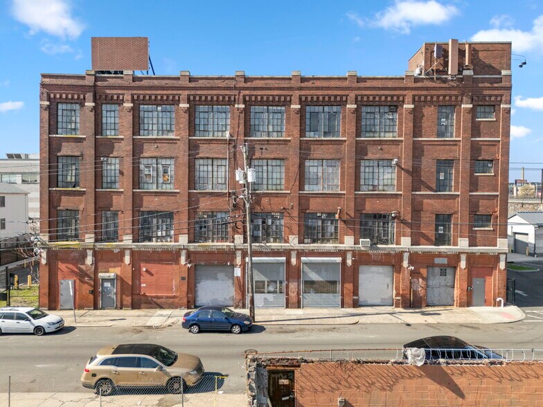 115 E Kinney St, Newark, NJ à vendre - Photo de l’immeuble – Image 1 sur 13