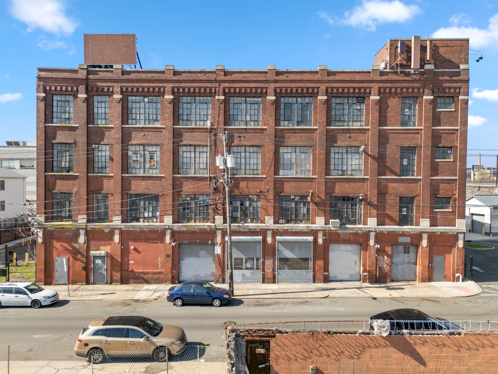 115 E Kinney St, Newark, NJ à vendre Photo de l’immeuble– Image 1 sur 14