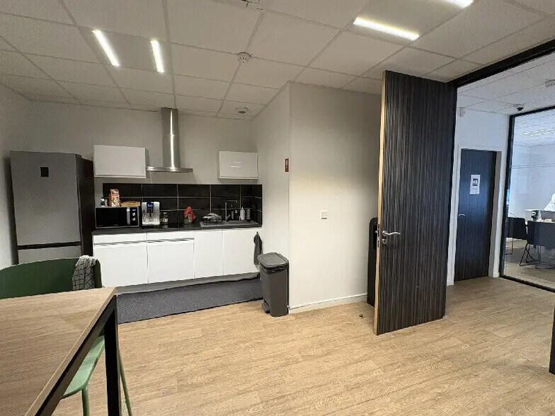 10 Rue Jacquard, Chassieu à vendre - Photo intérieure – Image 3 sur 8