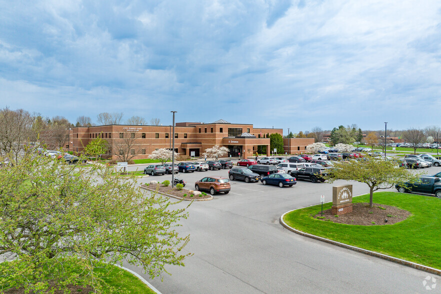 4939 Brittonfield Pky, East Syracuse, NY à louer - Photo principale – Image 1 sur 6