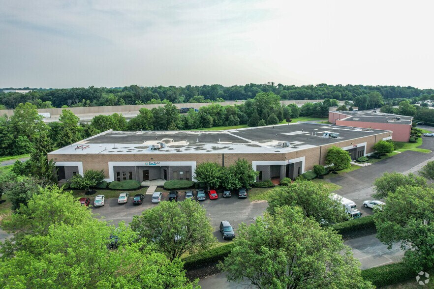 2930 Turnpike Dr, Hatboro, PA à louer - Photo de l’immeuble – Image 2 sur 4