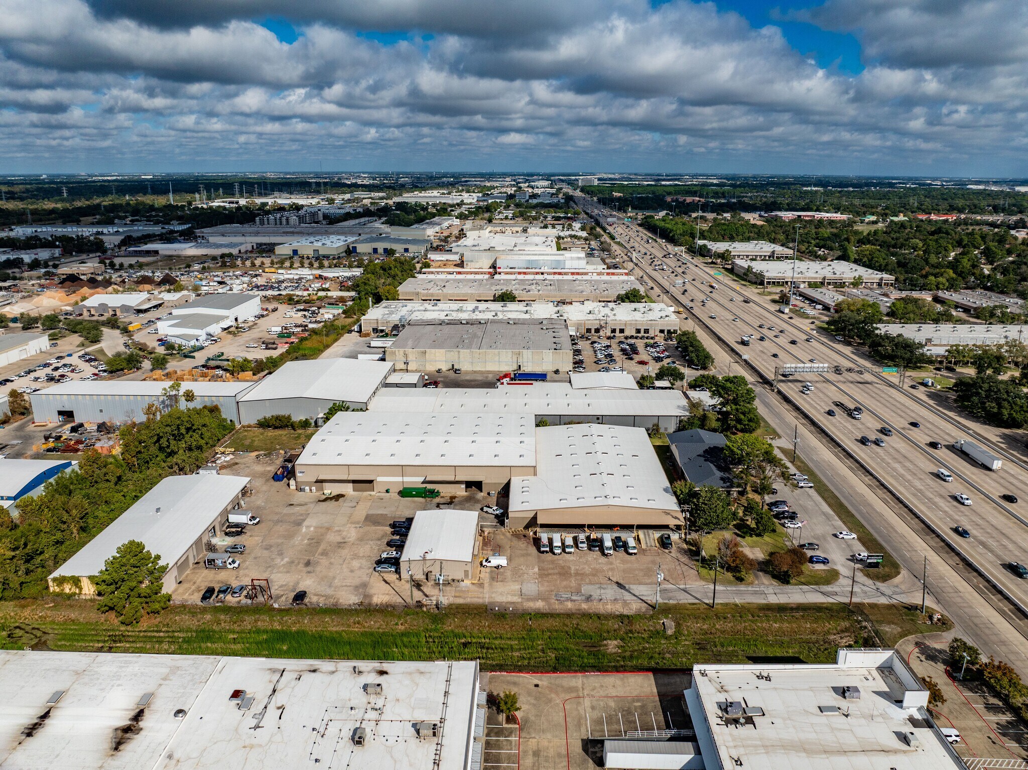 1585 W Sam Houston Pky N, Houston, TX à vendre Photo de l’immeuble– Image 1 sur 5