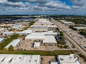 1585 W Sam Houston Pky N, Houston, TX à vendre Photo de l’immeuble– Image 1 sur 5