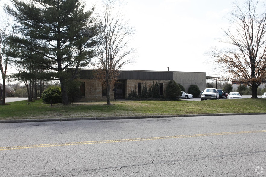 644 Mainstream Dr, Nashville, TN à vendre - Photo principale – Image 1 sur 3