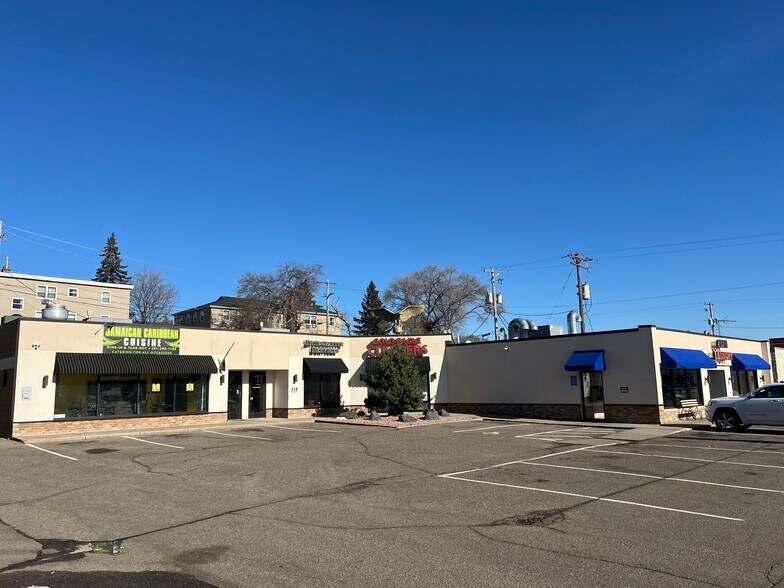1233 Larpenteur Ave W, Roseville, MN à louer - Photo de l’immeuble – Image 2 sur 6
