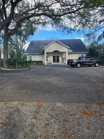 8751 N 30th St, Tampa, FL à louer - Photo de l’immeuble – Image 1 sur 19