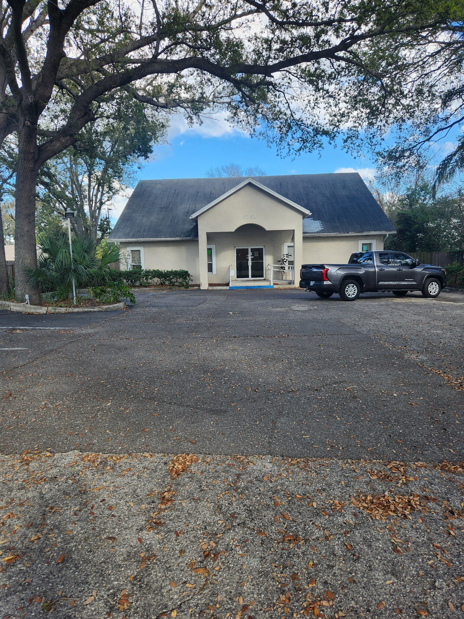 8751 N 30th St, Tampa, FL à louer Photo de l’immeuble– Image 1 sur 20