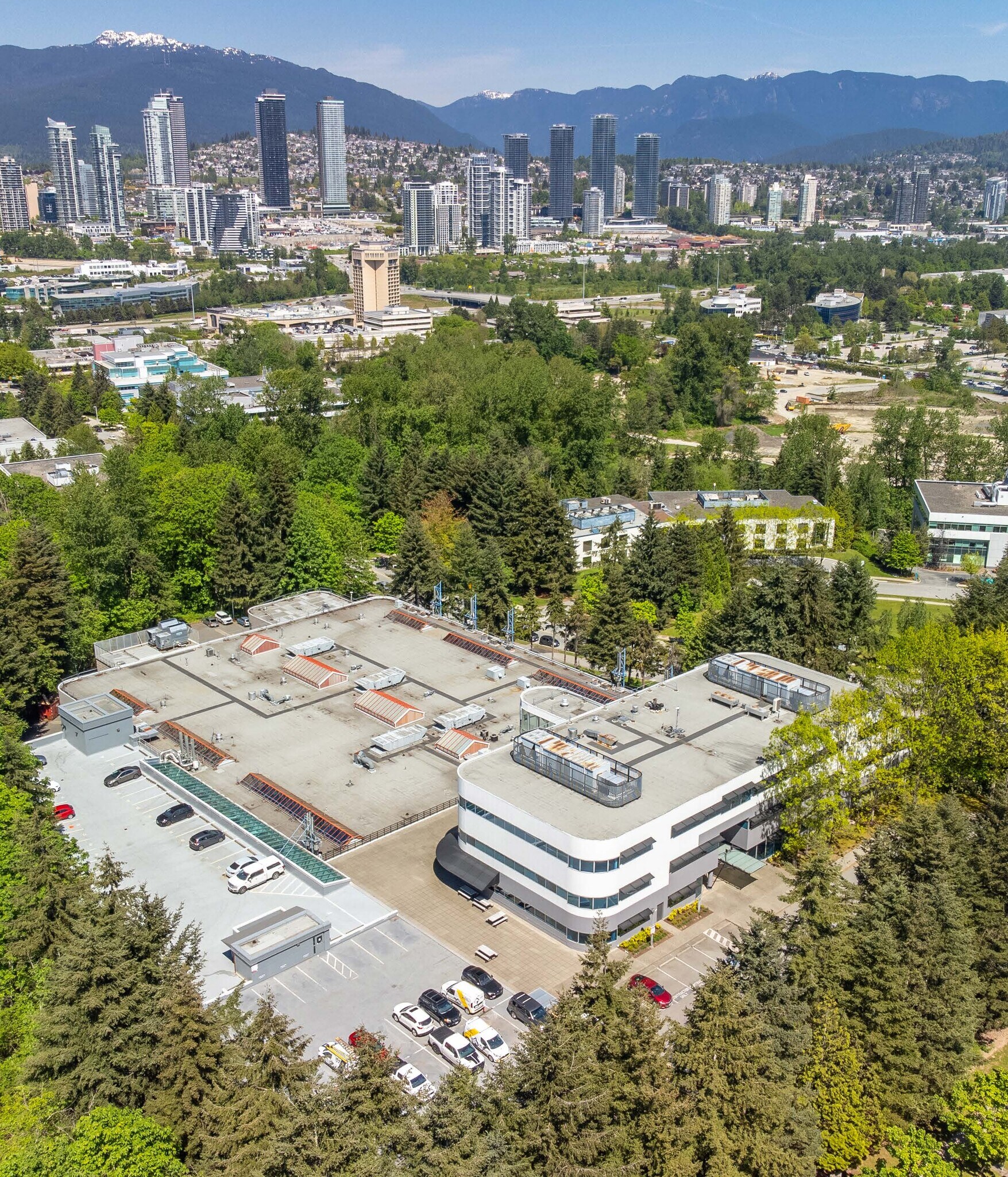 4225 Kincaid St, Burnaby, BC à louer Photo de l’immeuble– Image 1 sur 7