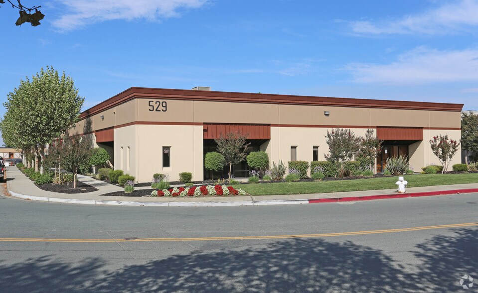 529 Garcia Ave, Pittsburg, CA à louer - Photo de l’immeuble – Image 2 sur 2