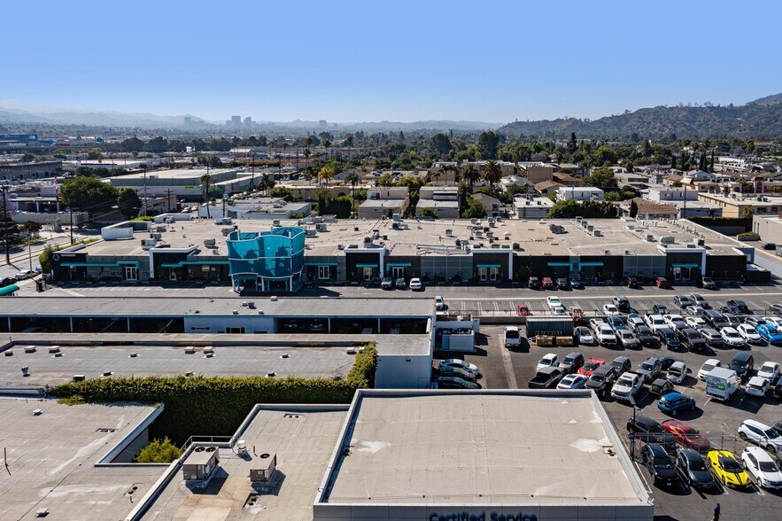 217-277 S Lake St, Burbank, CA à vendre - Photo de l’immeuble – Image 1 sur 15