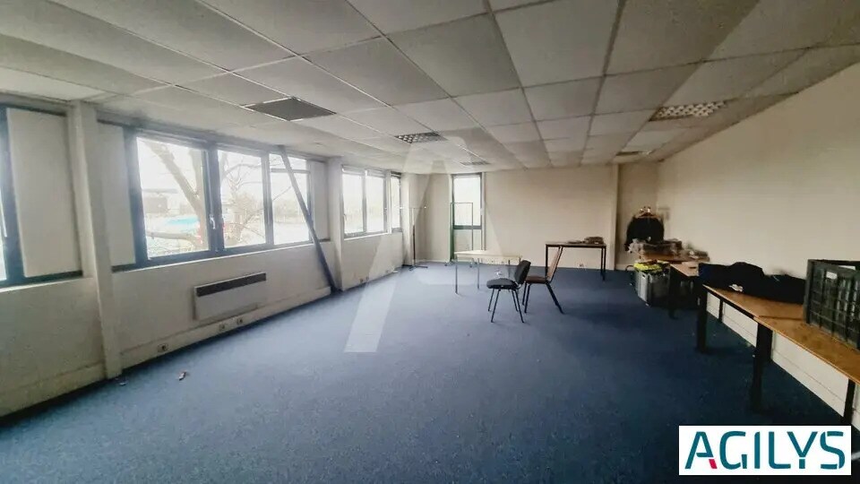 Local d’activités dans Fresnes à louer - Photo de l’immeuble – Image 2 sur 5