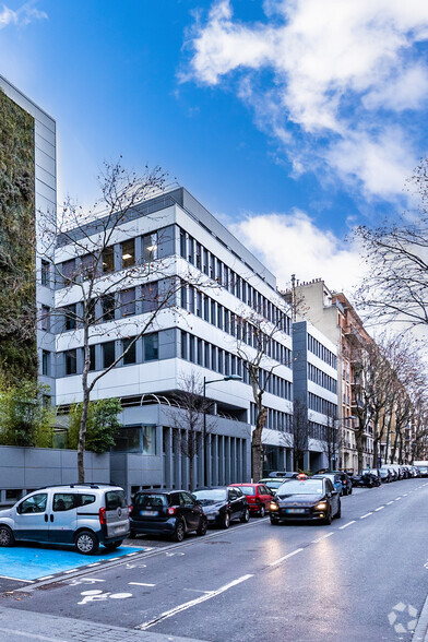 Bureau dans Clichy à louer - Photo de l’immeuble – Image 3 sur 3