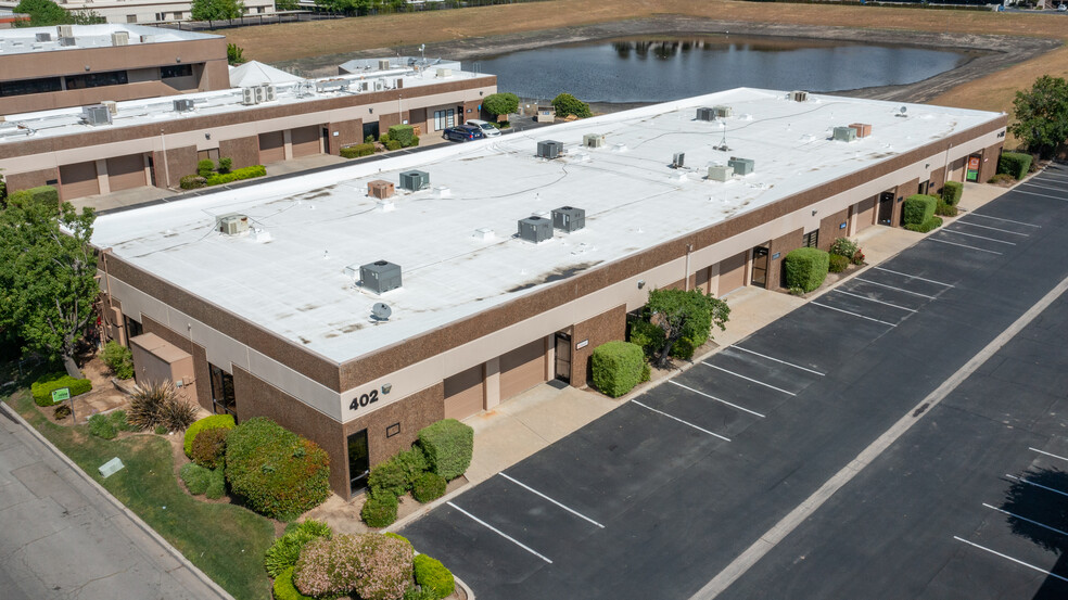 402 W Bedford Ave, Fresno, CA à louer - Photo de l’immeuble – Image 2 sur 6