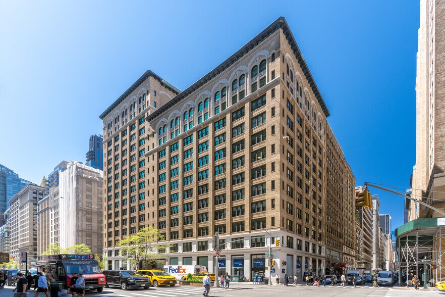 470 Park Ave S, New York, NY à louer - Photo de l’immeuble – Image 1 sur 11