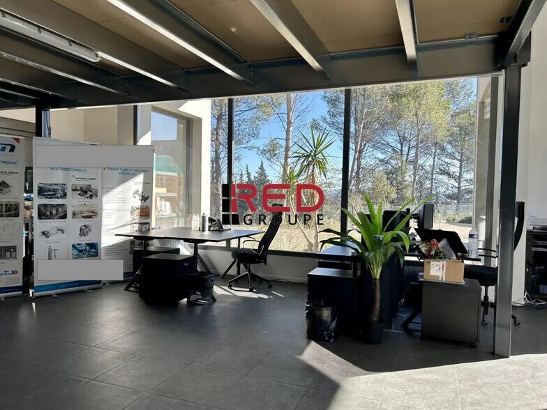 1480 Avenue D'Armenie, Gardanne à louer - Photo de l’immeuble – Image 2 sur 13