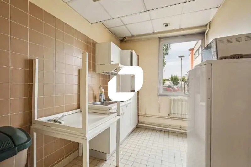 Bureau dans La Courneuve à louer - Photo de l’immeuble – Image 3 sur 27